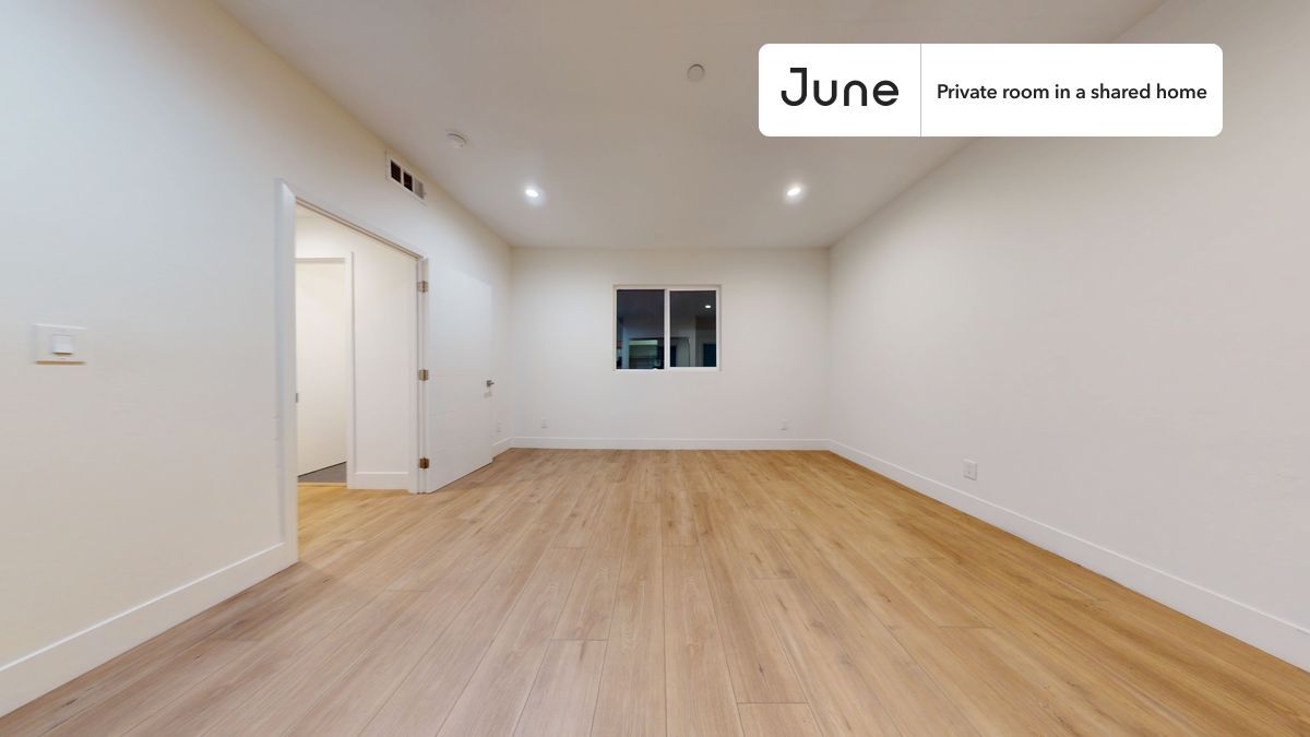Foto principal - Private bedroom in 4 bed/4 bath Home