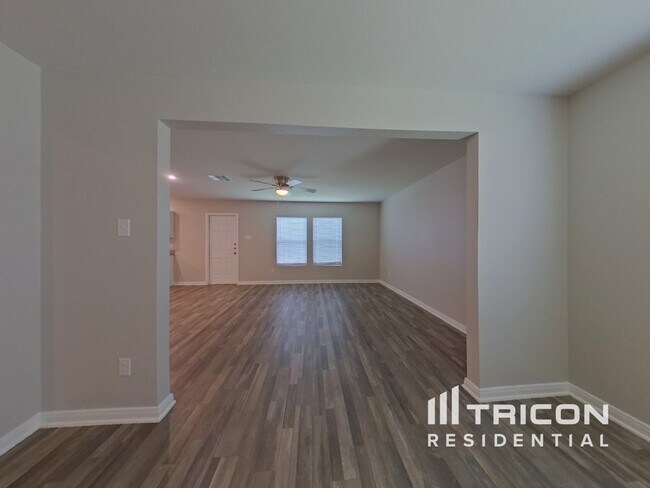 Foto del edificio - 15569 Taylorcrest Dr