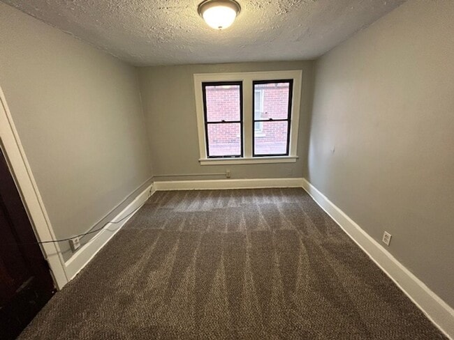 Building Photo - 3237-3237 Grove Ave