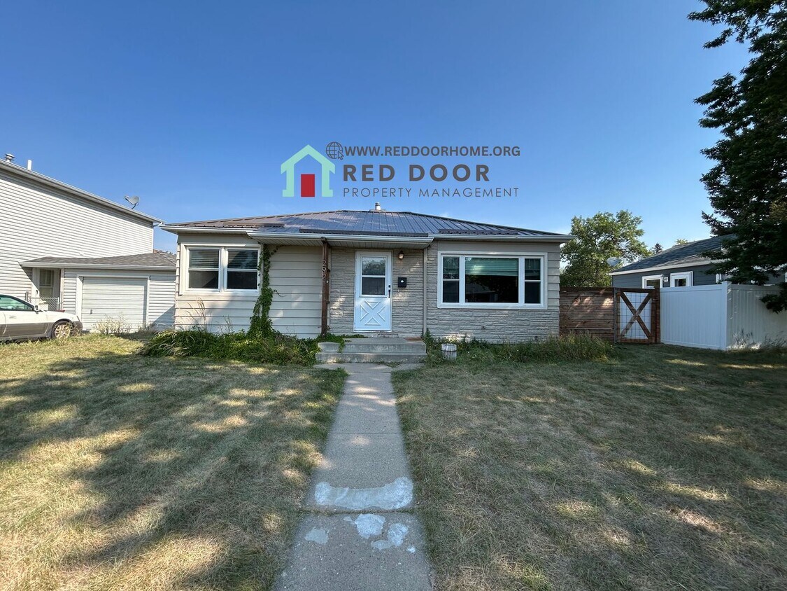 Foto principal - Spacious 4 Bed, 2 Bath Home for Rent – $2,...