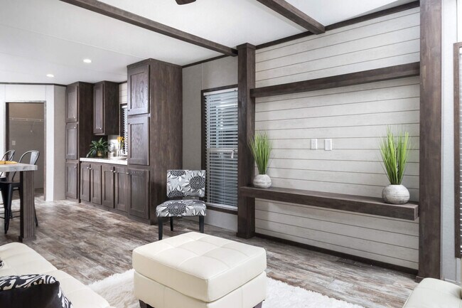 Foto del edificio - 1800 N Live Oak St