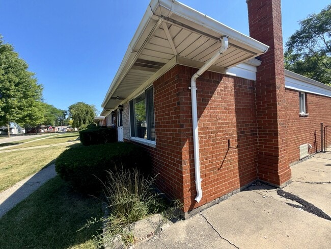 Building Photo - 31846 Regal Dr