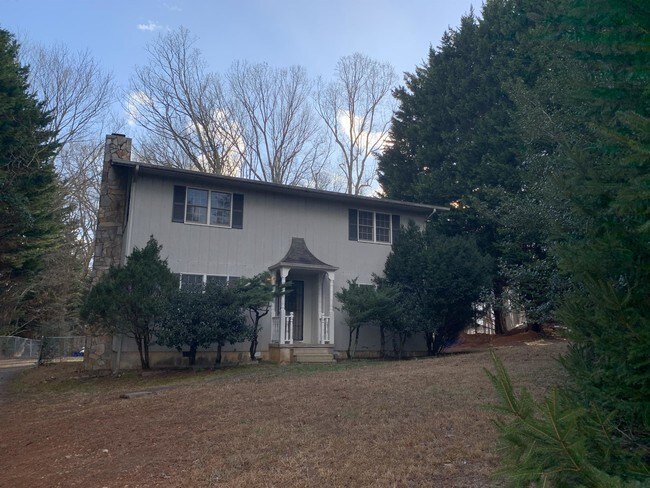 Foto del edificio - 518 Eliada Home Rd