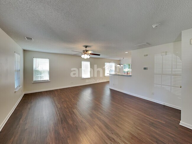 Foto del edificio - 183 Everett Park Dr