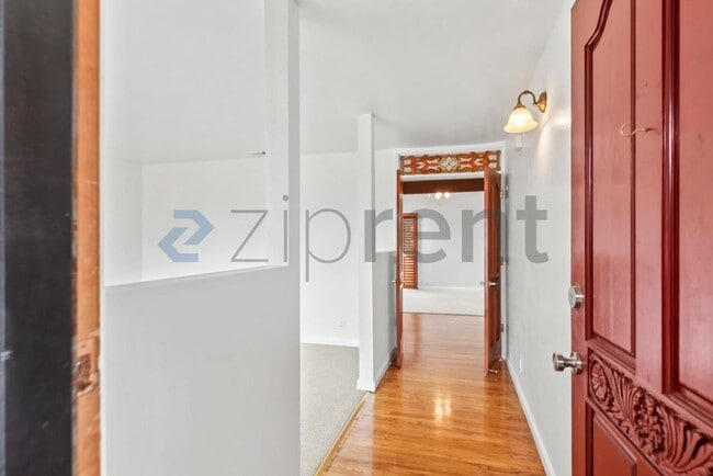Building Photo - Unit