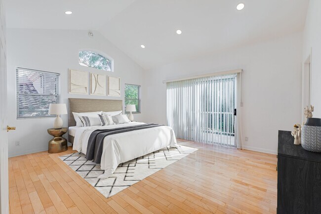 Foto del edificio - 10004 Reseda Blvd