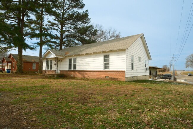 Foto del edificio - "Spacious 4-Bed Family Haven with 2.5 Baths in Charming Martin, TN – Your Next Home Awaits!"