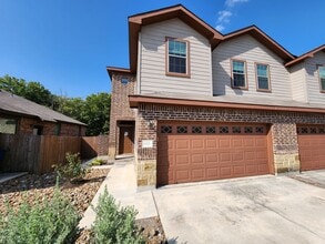 Building Photo - 622 Creekside Cir