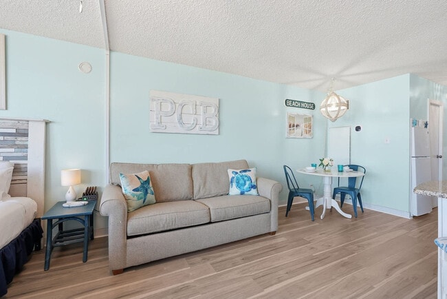 Building Photo - 8817 S Thomas Dr
