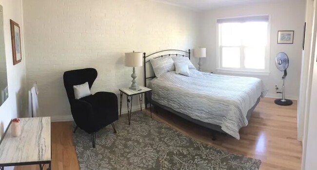 Comfortable second bedroom - 206 Congress St