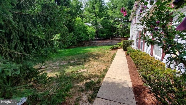 Building Photo - 101 Treymore Ct