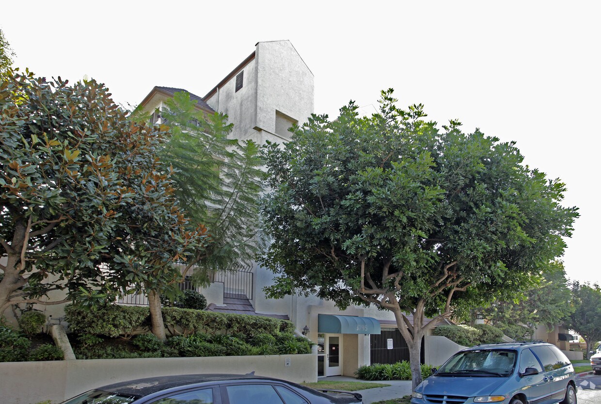 Building Photo - 3795 Georgia St