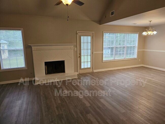 Building Photo - 704 White Dove Dr