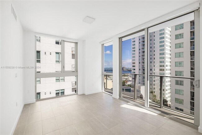 Foto del edificio - 227 NE 2nd St