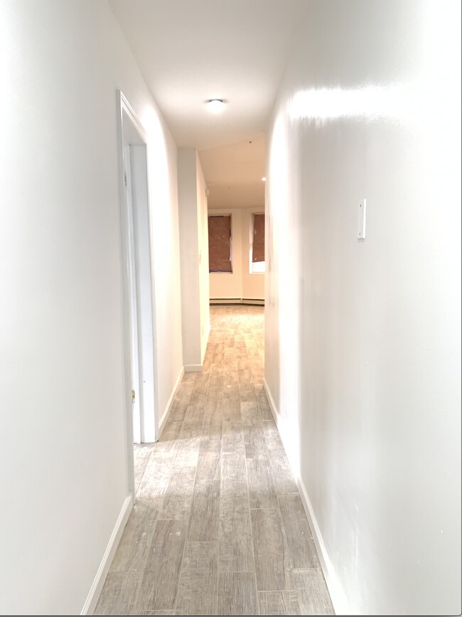 Building Photo - 44 Hope Ave