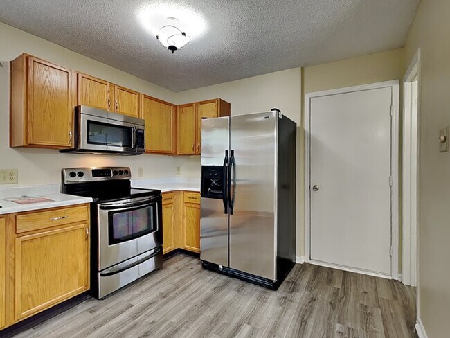 Foto del edificio - MOVE IN SPECIAL! Lovely 3 bed, 2.5 bath So...