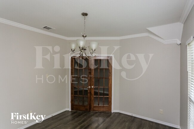 Building Photo - 1001 White Porch Ave