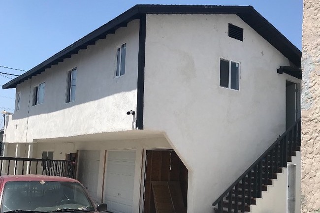 Building Photo - 210 W 57th St