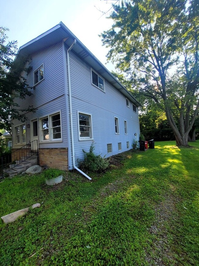 Building Photo - 4 Bedroom home in Roseville