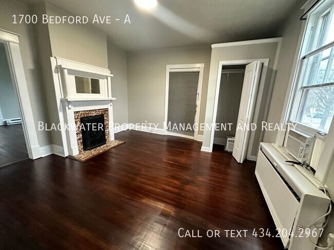 Foto del edificio - MOVE IN SPECIAL! 3 Bedroom Lower Level Dup...