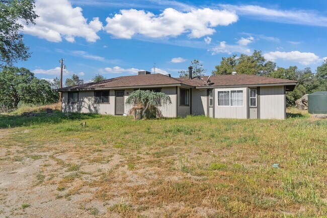 Foto del edificio - 31331 Auberry Rd