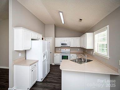 Building Photo - 2234 Pleasant Dale Dr