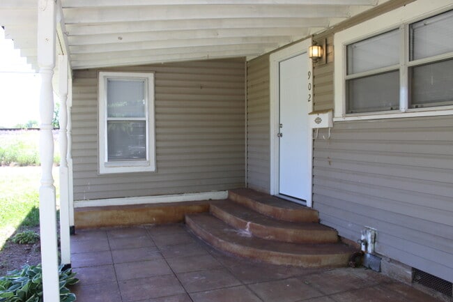 Building Photo - 902 NW 99th St