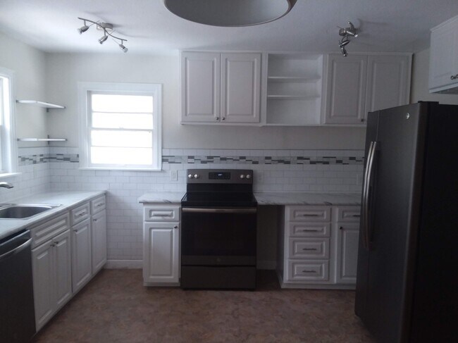 Kitchen - 719 8th St N