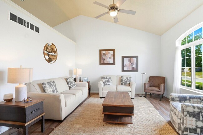 Foto del edificio - 235 Lockmoor Ave