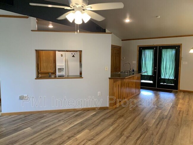 Building Photo - 989 Country Ridge Rd