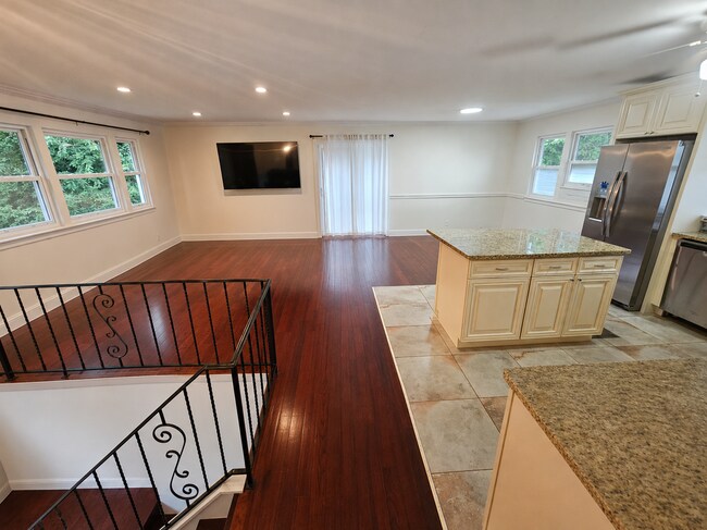 Building Photo - 1510 Pine Acres Blvd