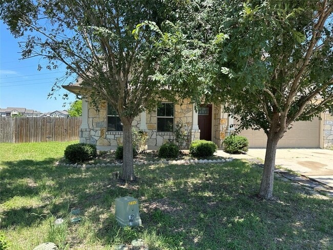Building Photo - 201 N Hunting Lodge Ln