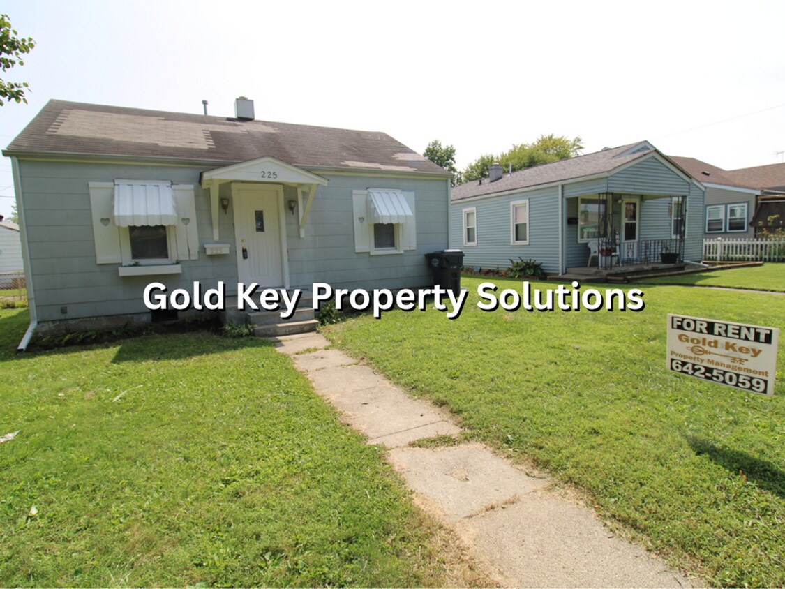 Primary Photo - 3 BR 1 BA House in Meadowbrook Area with G...