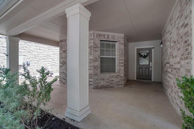 Building Photo - 2724 Kickapoo Cavern Dr