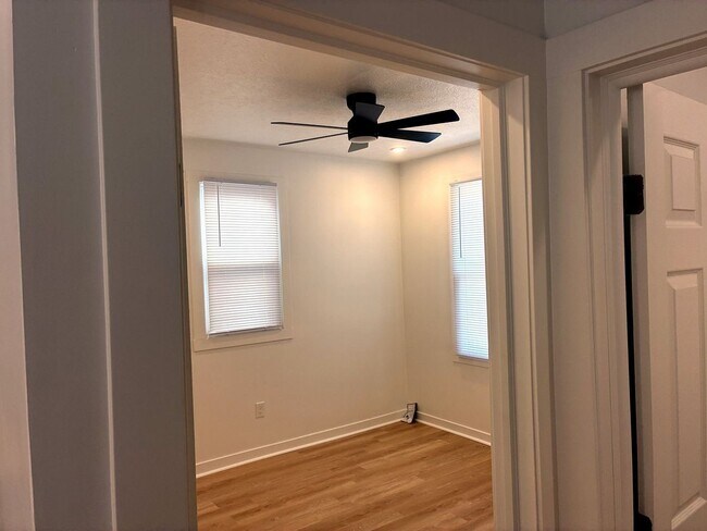 Foto del edificio - 1378 E Fulton St