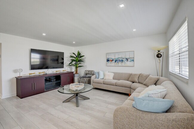 Foto del edificio - 461 Brittany Dr