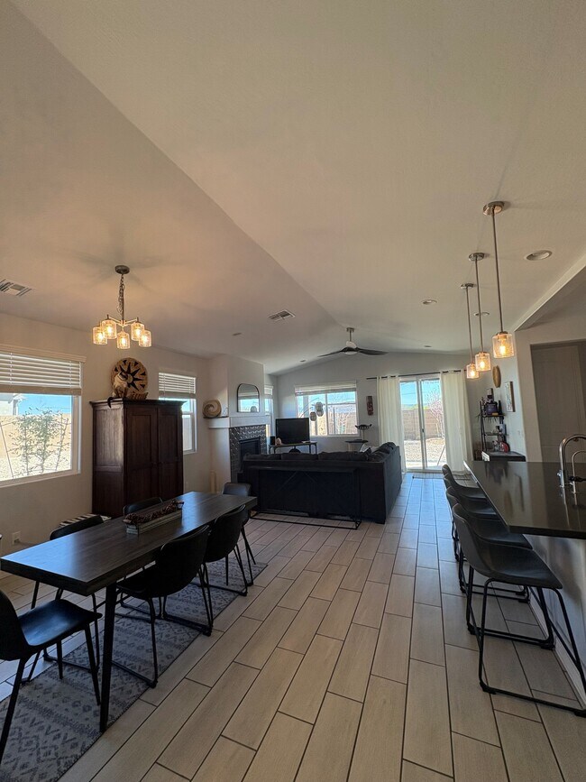 Foto del edificio - 6255 Goldfinch Dr