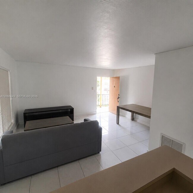 Foto del edificio - 7151 Miami Lakes Dr