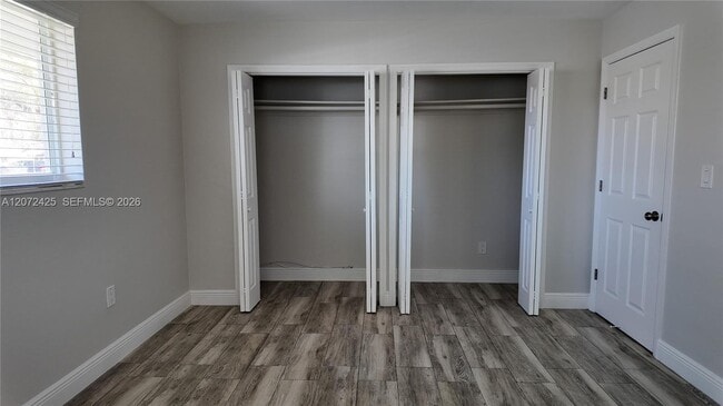 Building Photo - 220 SW 80th Ave
