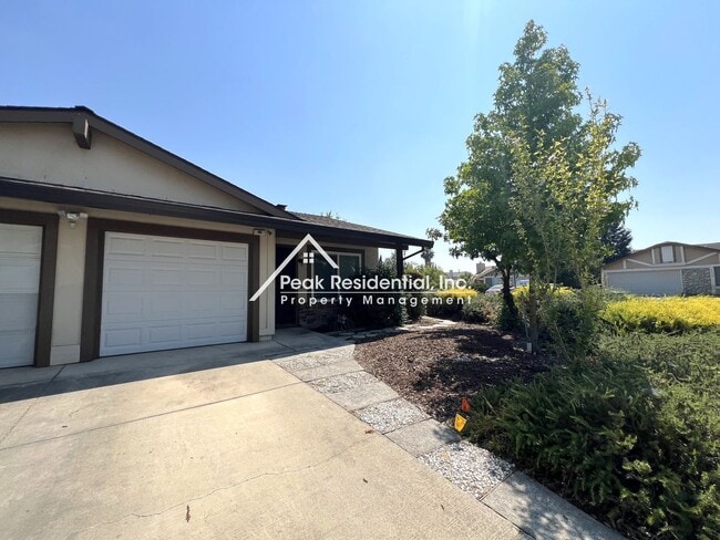 Building Photo - Updated 2Bd/2Ba Sacramento Duplex With 1 C...
