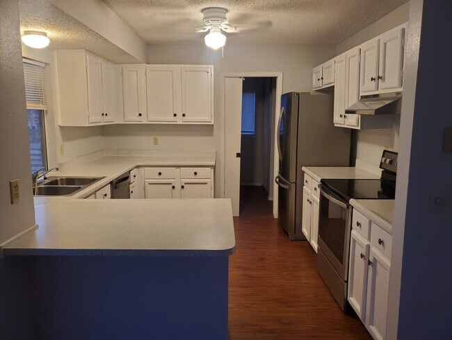 Foto del edificio - 4 Bedroom 2 Bath Cimarron Subdivision