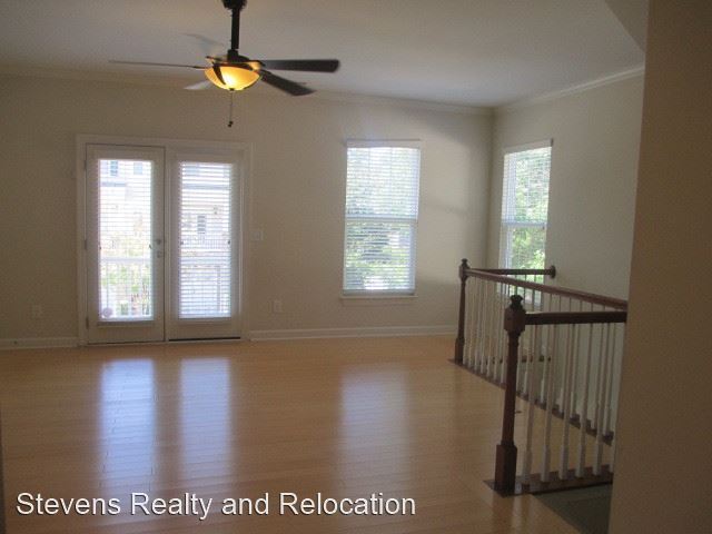 Foto del edificio - 3 br, 3.5 bath House - 8044 Sycamore Hill ...