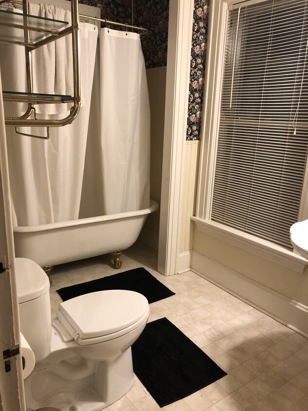 403 10th St, Fort Madison, IA 52627 House Rental in Fort Madison, IA