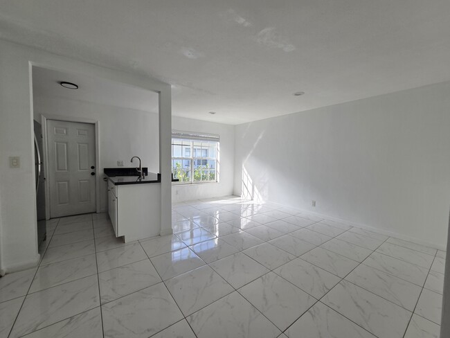 Foto del edificio - 902 NE 40th St