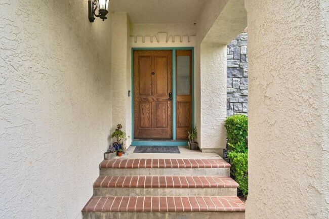 Building Photo - 3500 Crownridge Dr