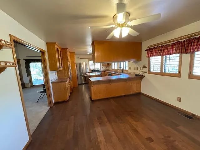 Cocina contigua al comedor - 8265 Elizabeth Lake Rd