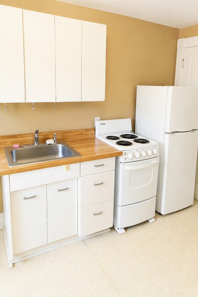 Foto del edificio - 801 S Main St - Free Parking Included!