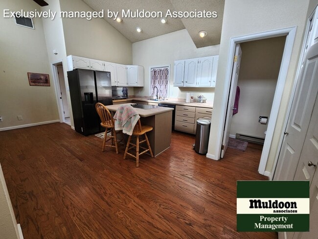 Building Photo - Great Pueblo West Tri level ready now!