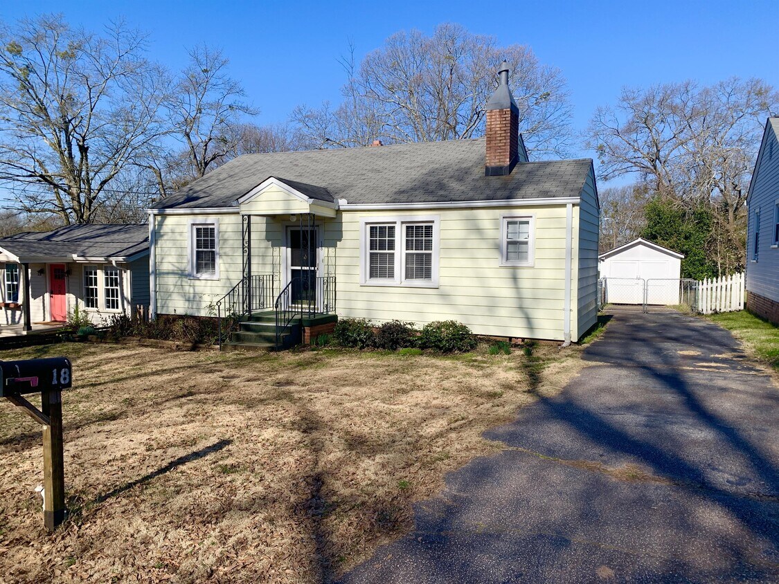 Primary Photo - 18 Brookdale Ave