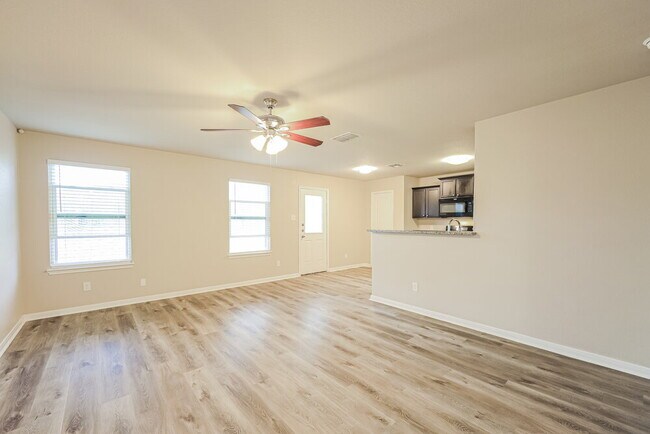Foto del edificio - 6427 Woodcliff Bnd